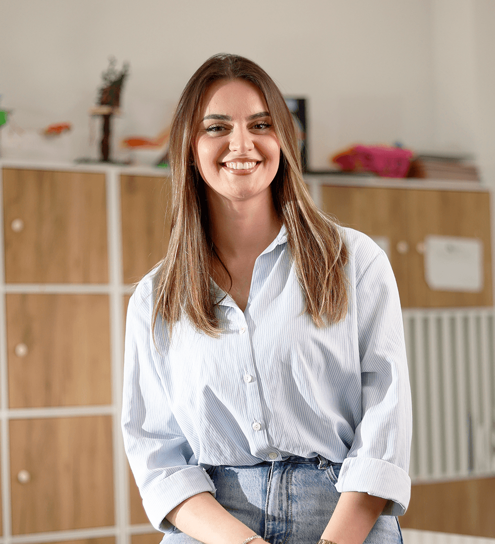Edona Salihu - Recepsioniste at Universum Schools